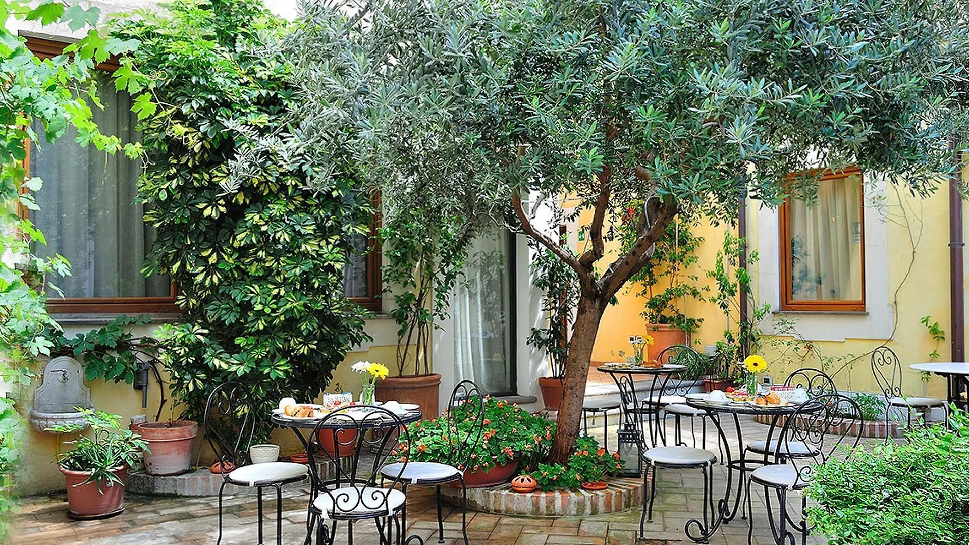 Le Clarisse Trastevere Rome Guest house