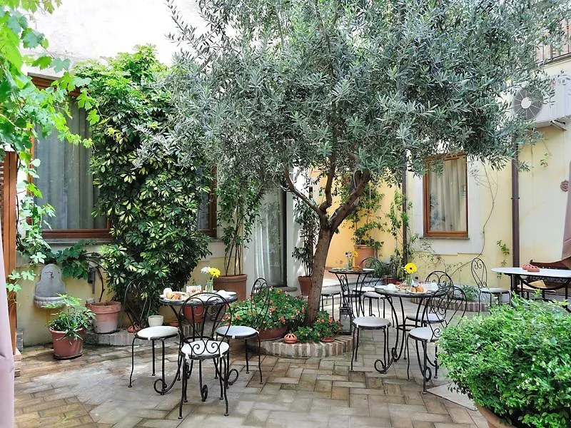 Le Clarisse Trastevere Rome 3*,