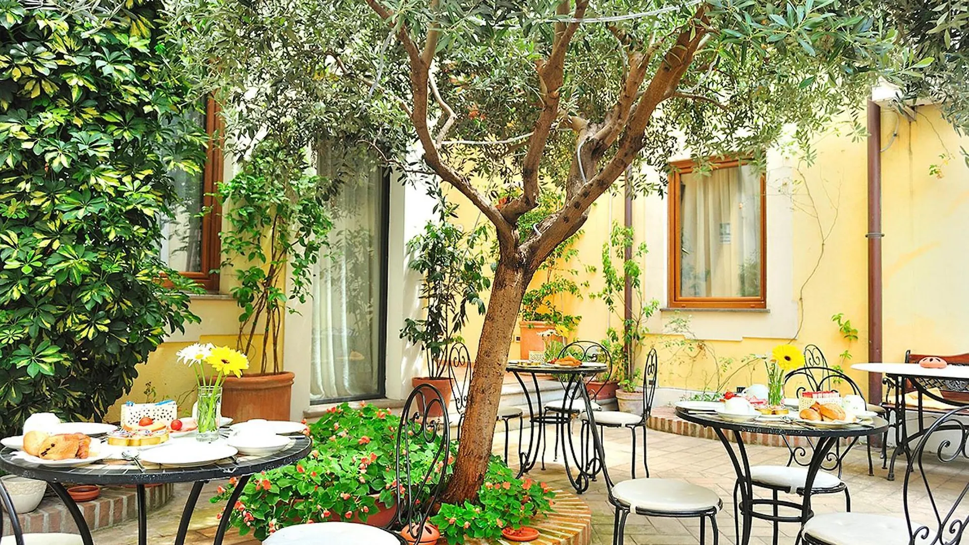 Le Clarisse Trastevere contacts